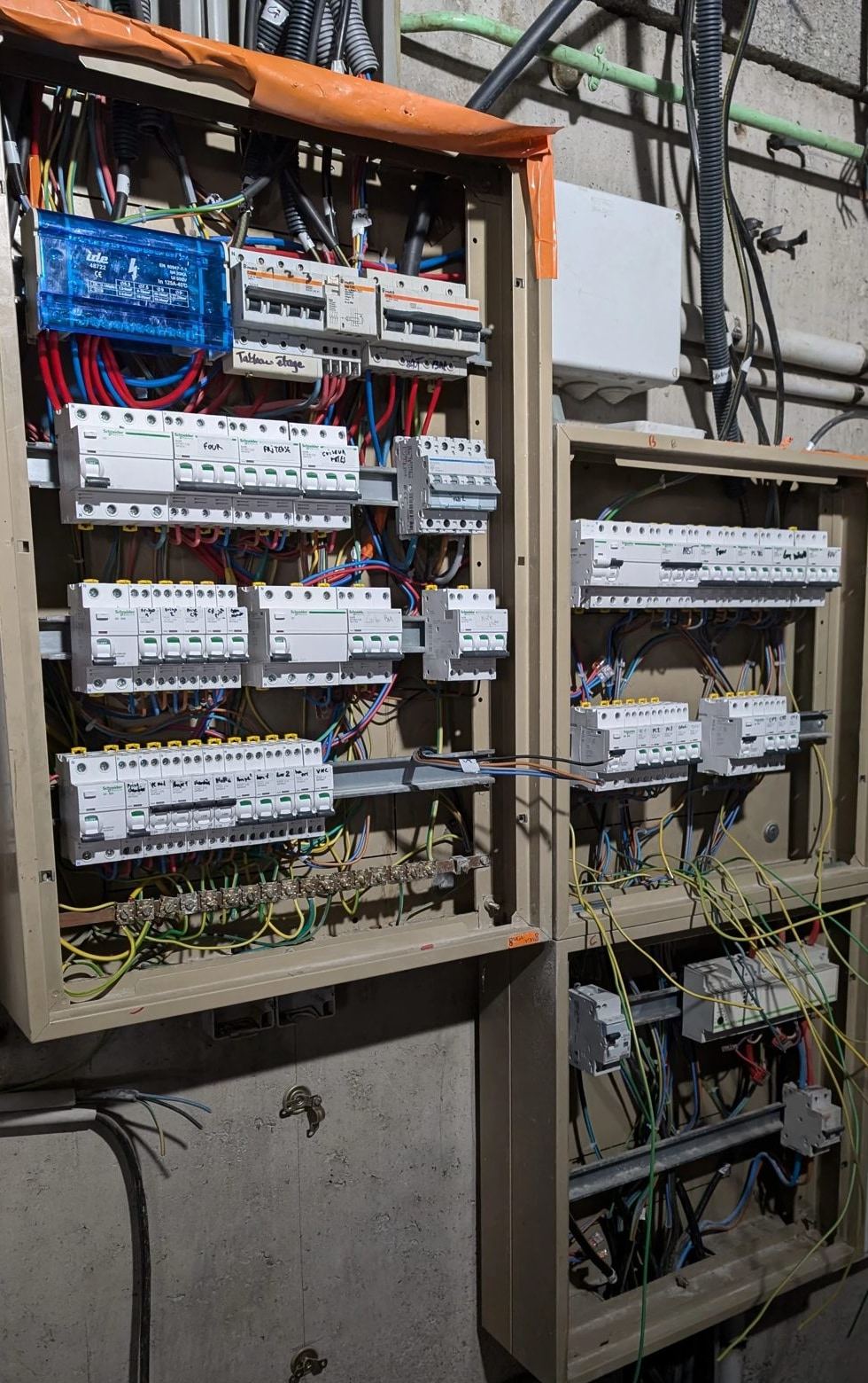 Tableau électrique professionnel recâblé avec appareillage neuf repéré